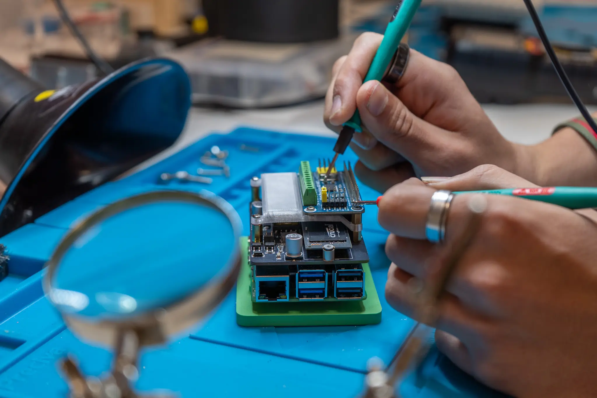 Prototipado de tecnologías disruptivas en entorno eléctrico Ingeniería diseñando proyectos de innovación tecnológica en el laboratorio eléctrico
